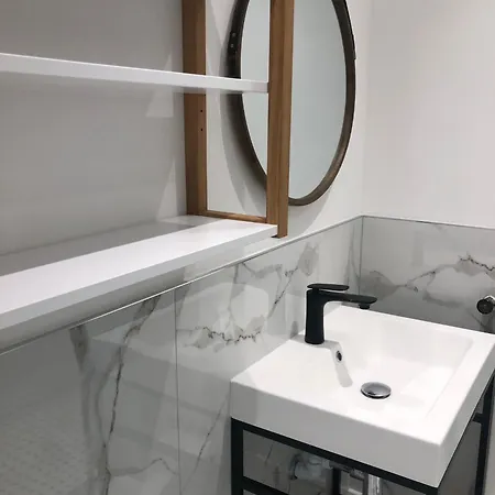 Apartament Contemporain A Avec Terrasse Et Parking - 35 M² *